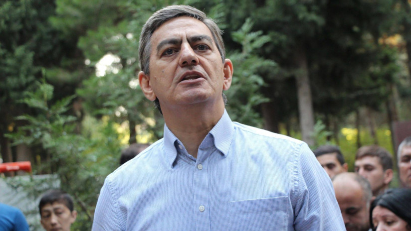 <p>Yaxınları: "Əli Kərimli məhkəməyə aparılarkən huşunu itirib"</p>