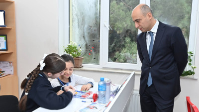 <p>Nazir dərsliklərdə məzmundan şikayət edir, bəs nə qədər haqlıdır?</p>