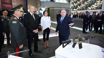 <p>İsrail şirkəti Azərbaycanda silah zavodu a&ccedil;dığını deyir&nbsp;</p>